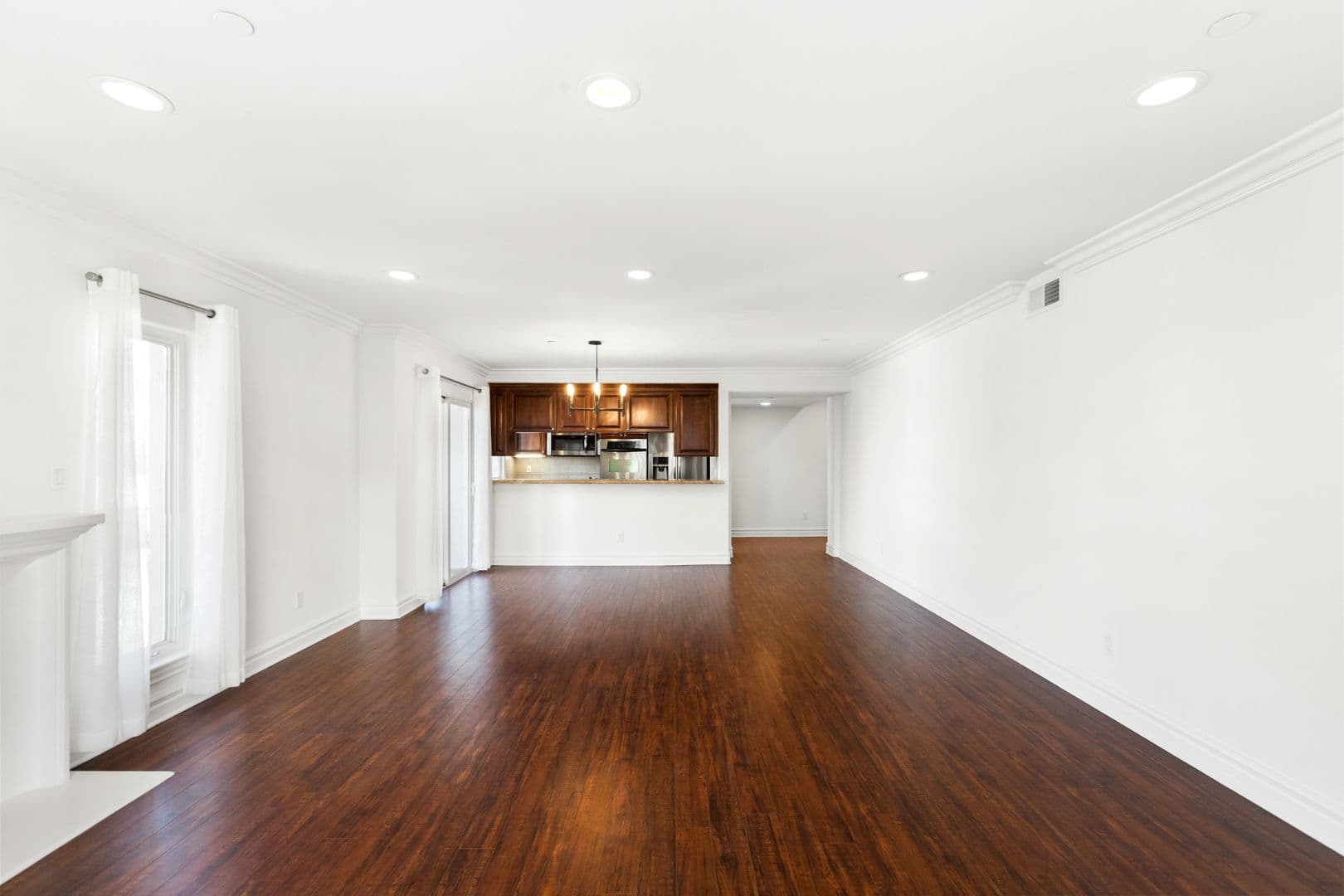 LOS ANGELES Apartment: 8610 CHALMERS DRIVE