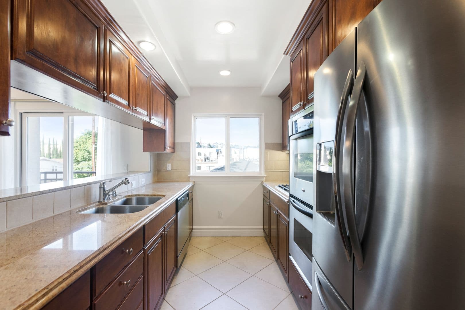 LOS ANGELES Apartment: 8610 CHALMERS DRIVE