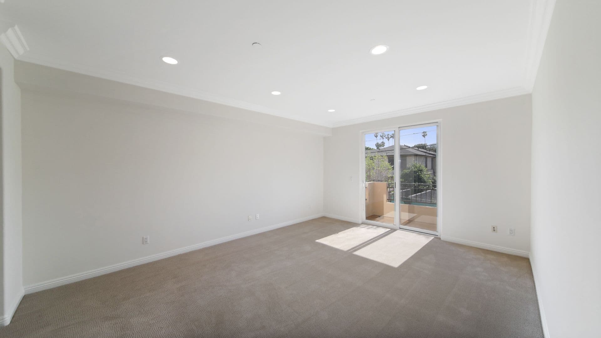 LOS ANGELES Apartment: 9401 ALCOTT ST.