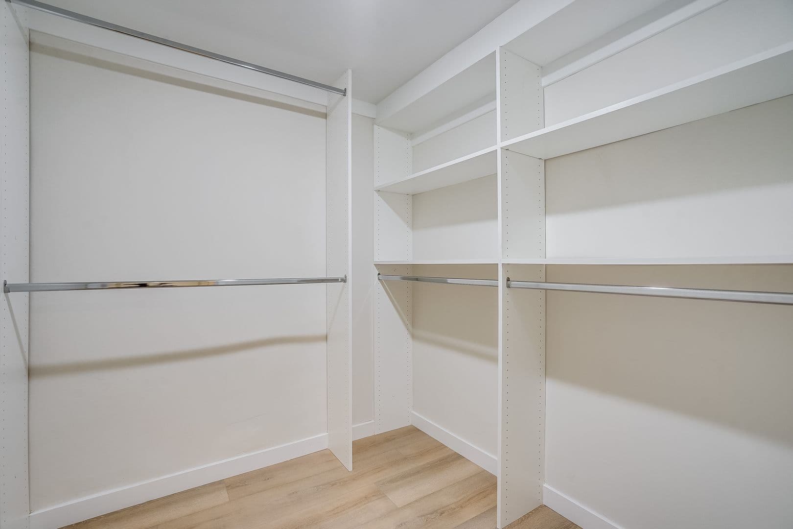 LOS ANGELES Apartment: 1470 S. REXFORD DRIVE