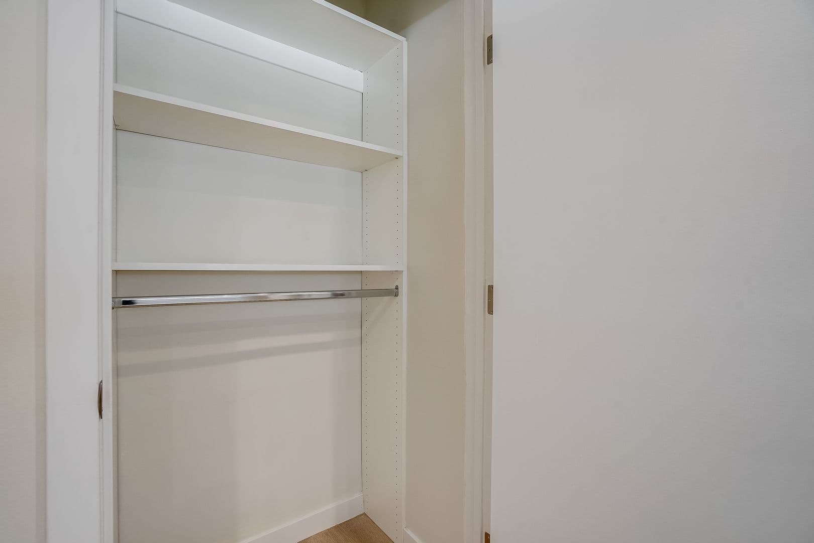 LOS ANGELES Apartment: 1470 S. REXFORD DRIVE