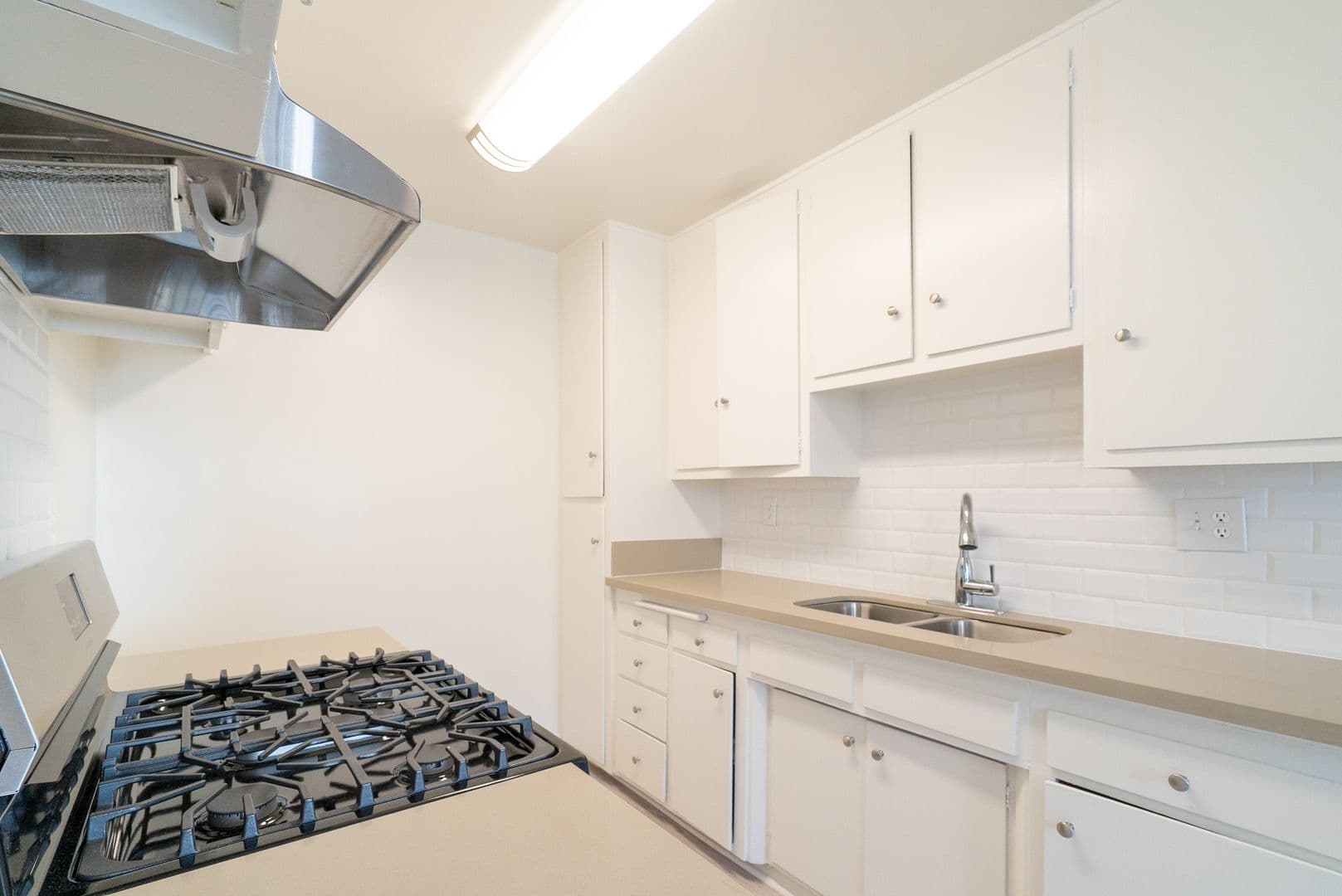 WEST HOLLYWOOD Apartment: 7548 HAMPTON AVE.