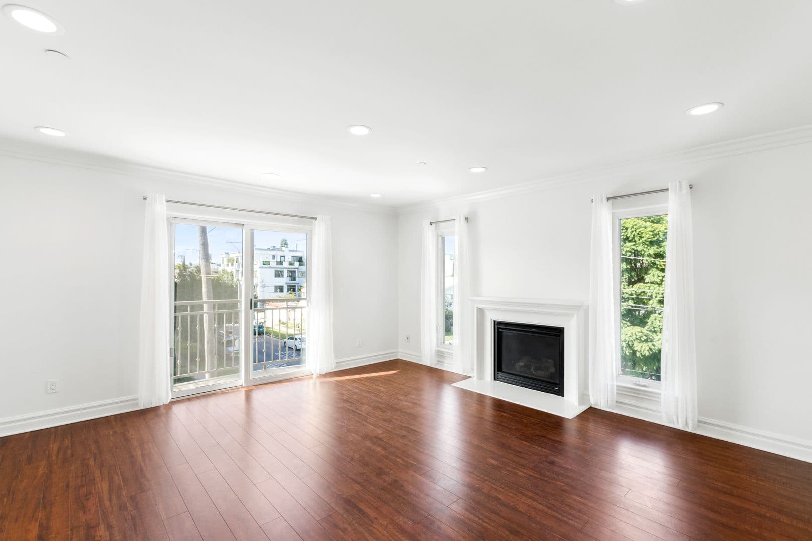 LOS ANGELES Apartment: 8610 CHALMERS DRIVE