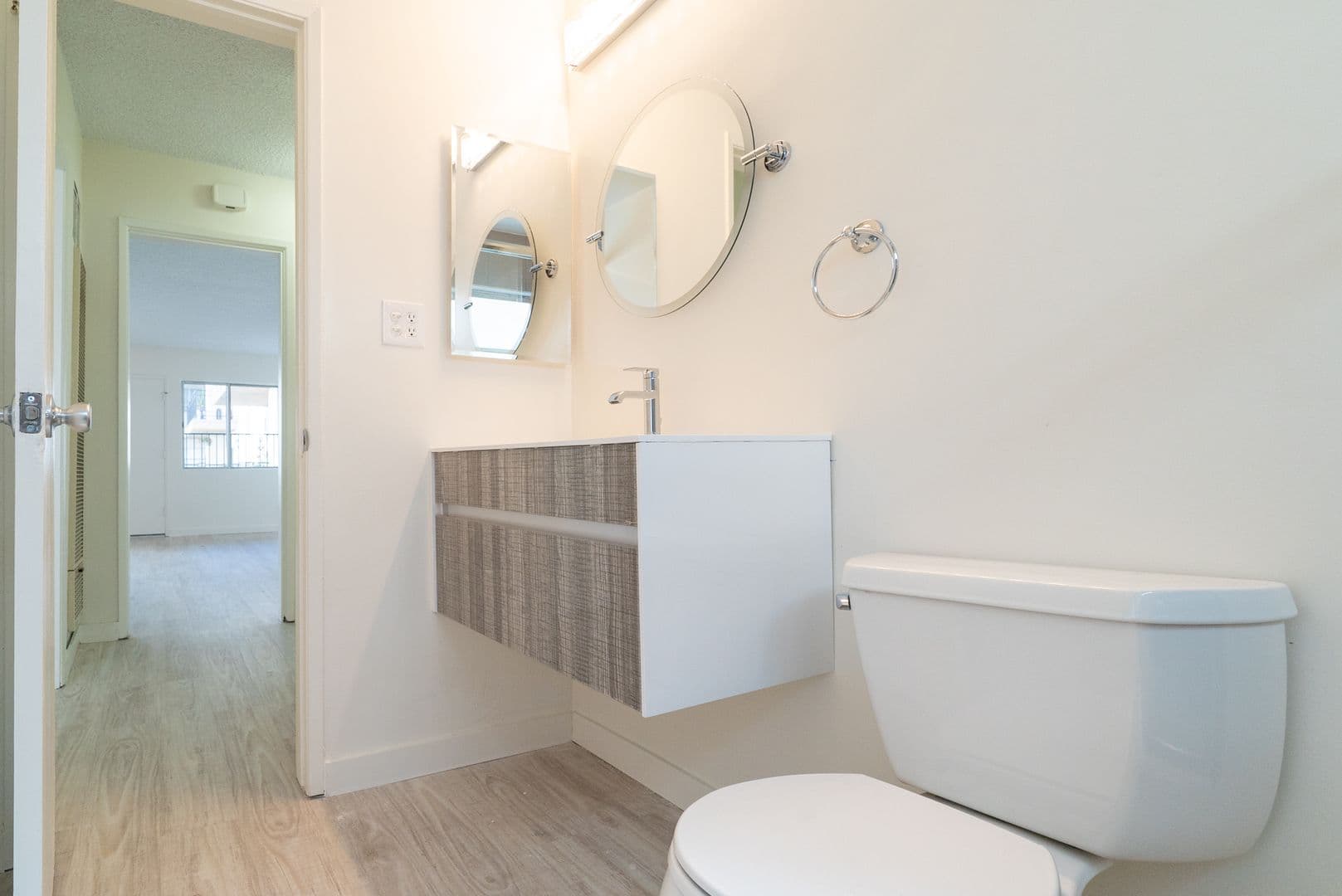 WEST HOLLYWOOD Apartment: 7548 HAMPTON AVE.