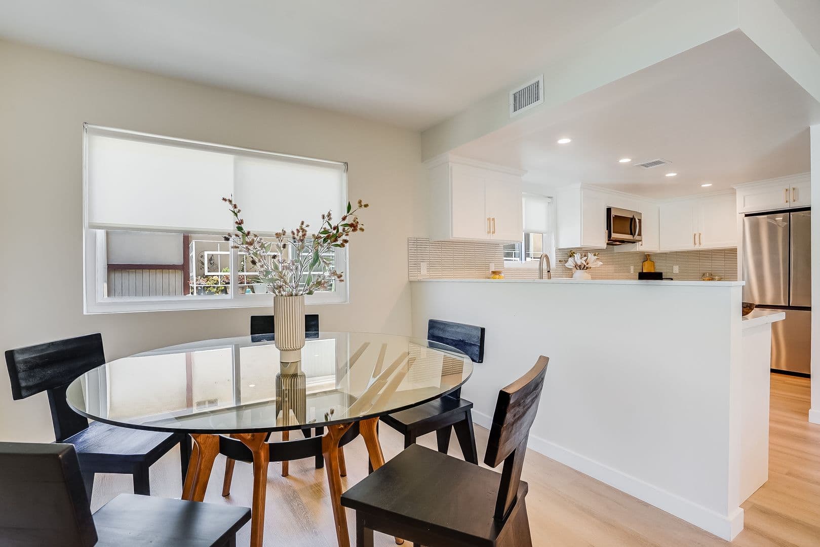 LOS ANGELES Apartment: 1470 S. REXFORD DRIVE