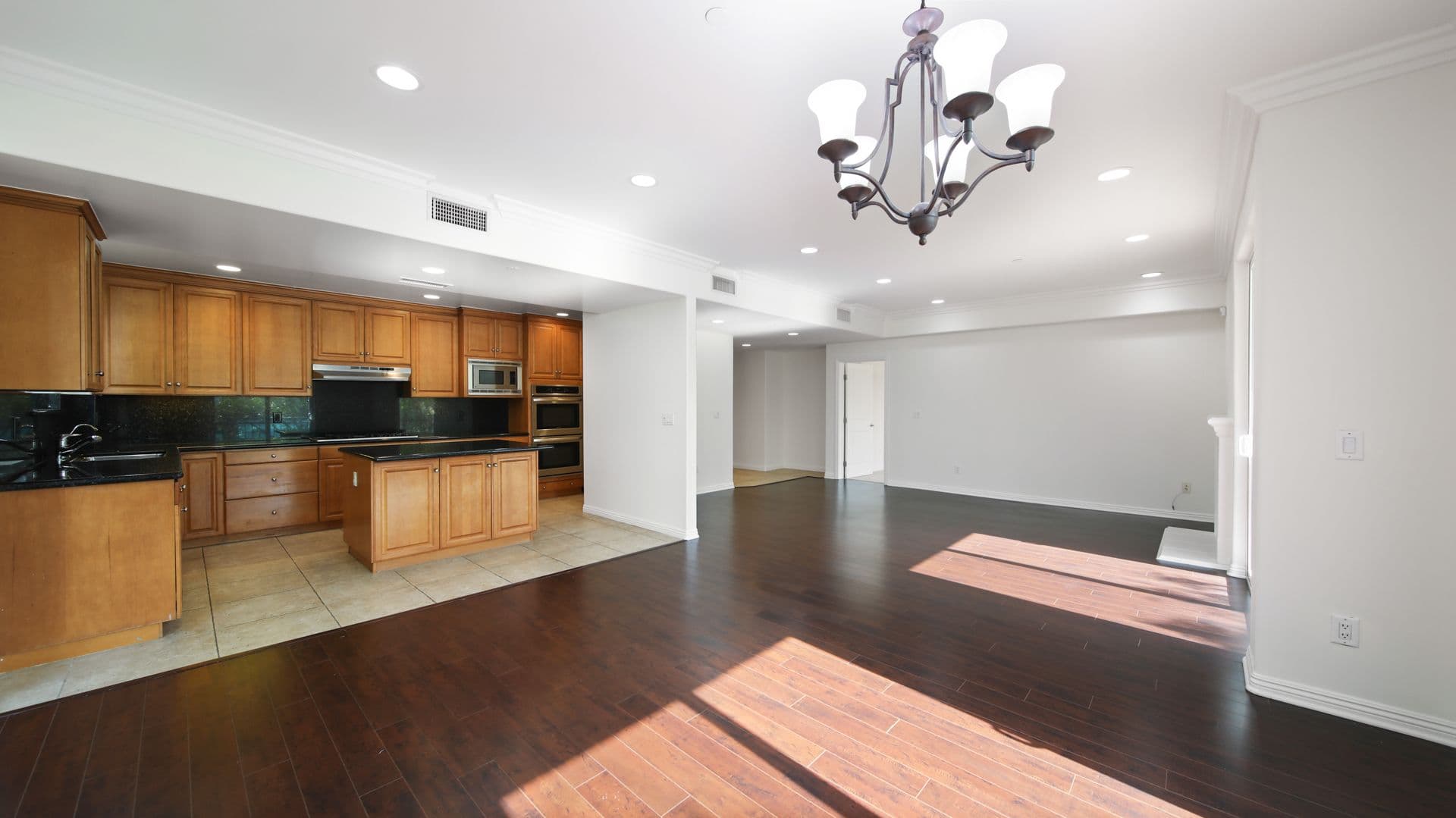 LOS ANGELES Apartment: 9401 ALCOTT ST.