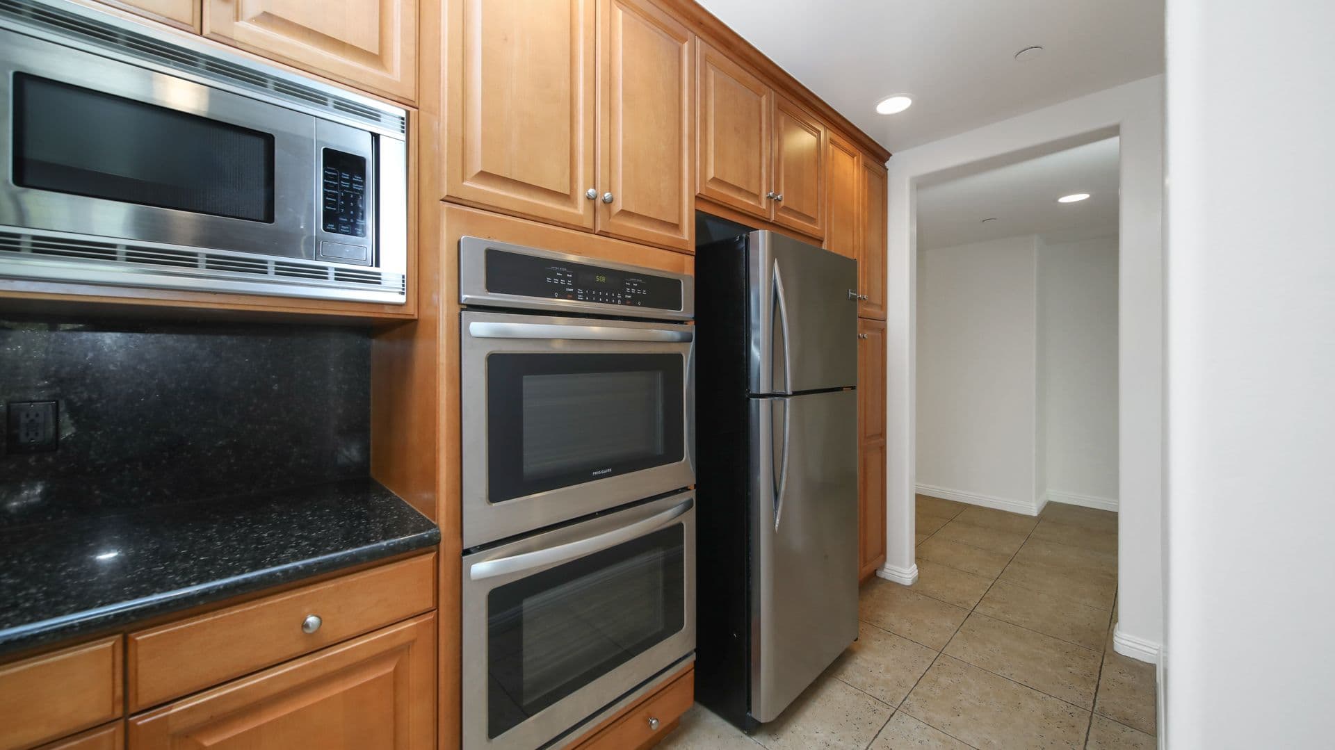 LOS ANGELES Apartment: 9401 ALCOTT ST.