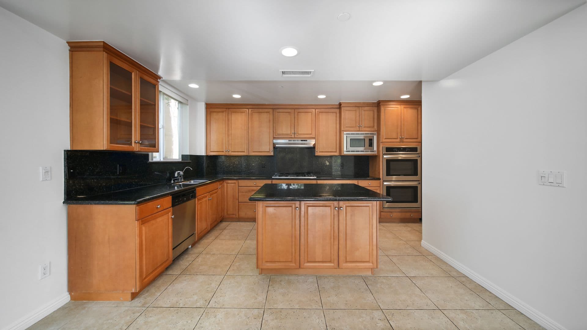 LOS ANGELES Apartment: 9401 ALCOTT ST.