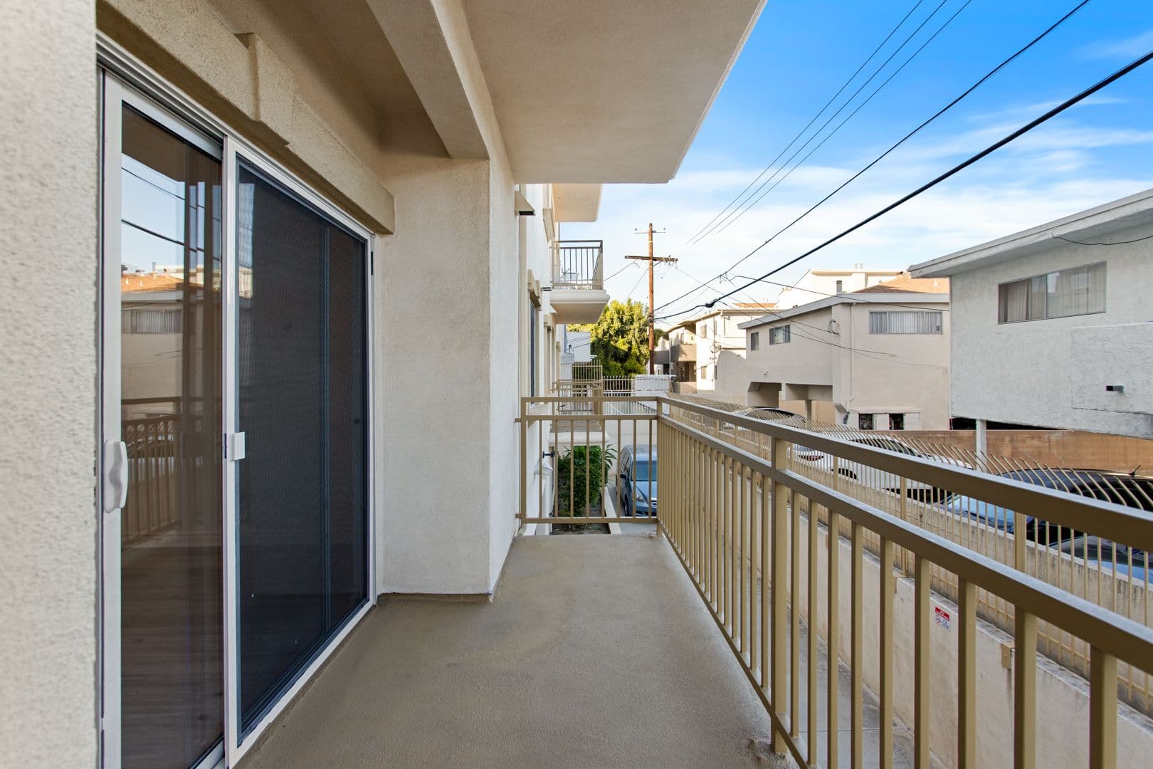 LOS ANGELES Apartment: 3328 OAKHURST AVE.
