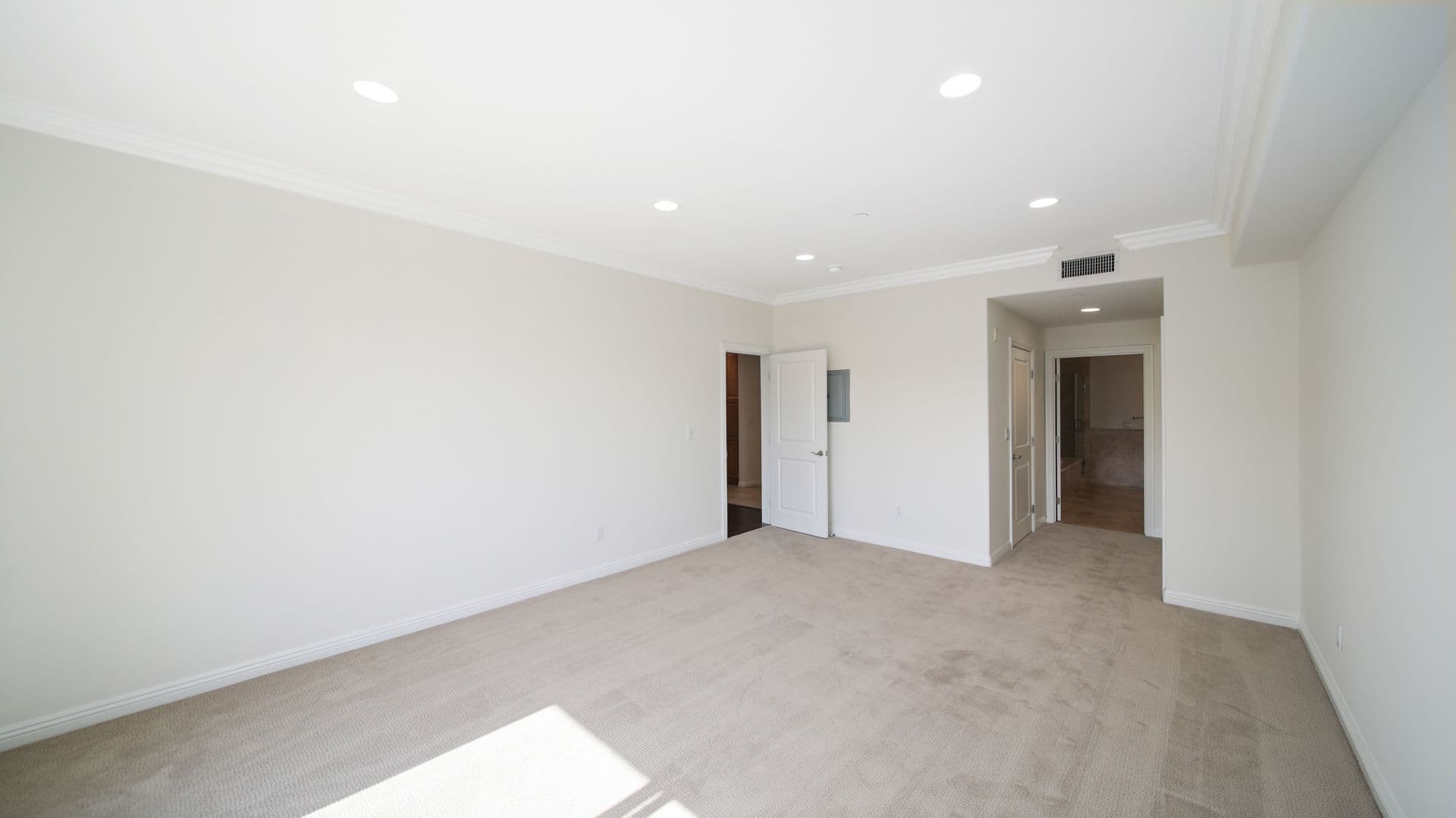 LOS ANGELES Apartment: 9401 ALCOTT ST.