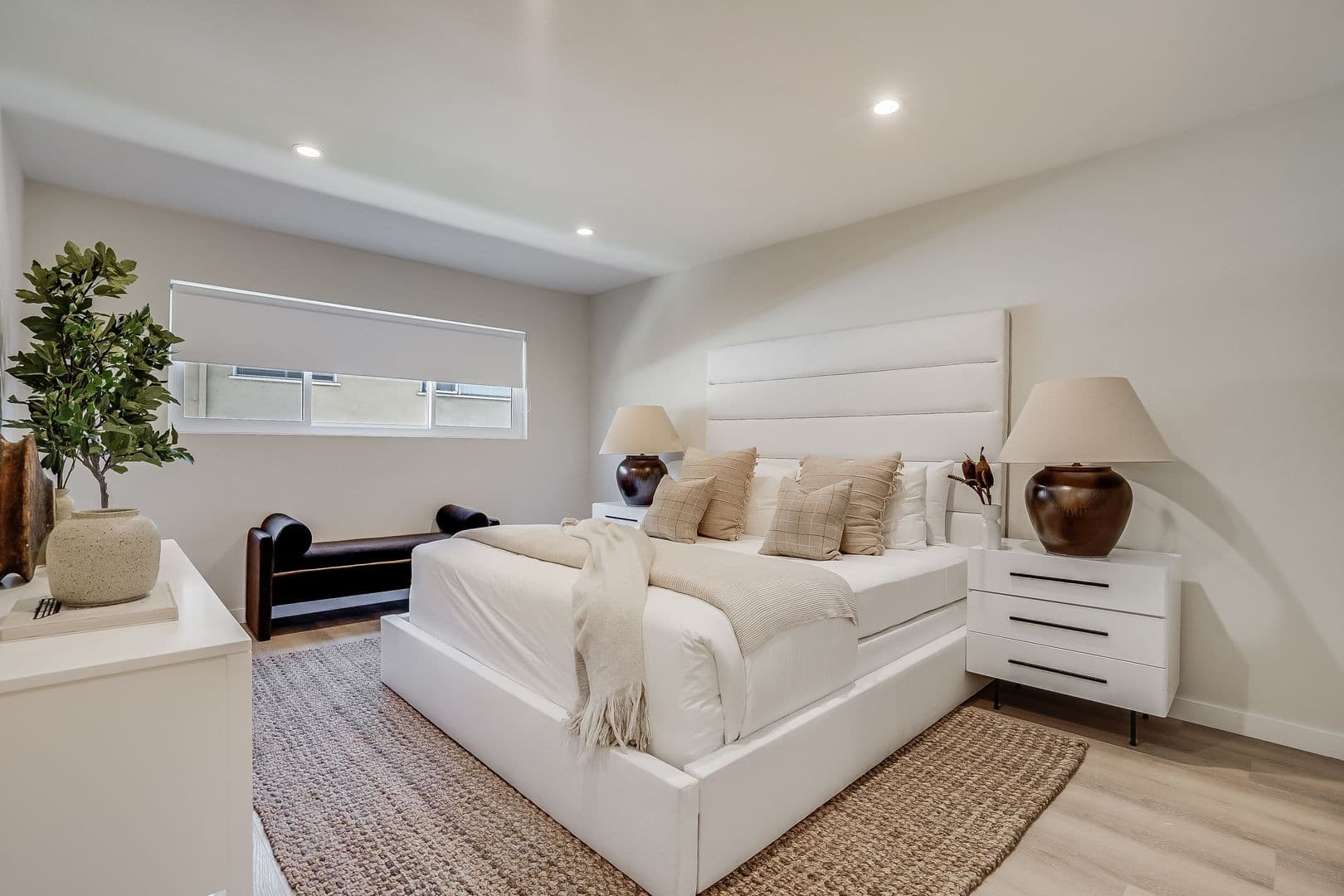 LOS ANGELES Apartment: 1470 S. REXFORD DRIVE
