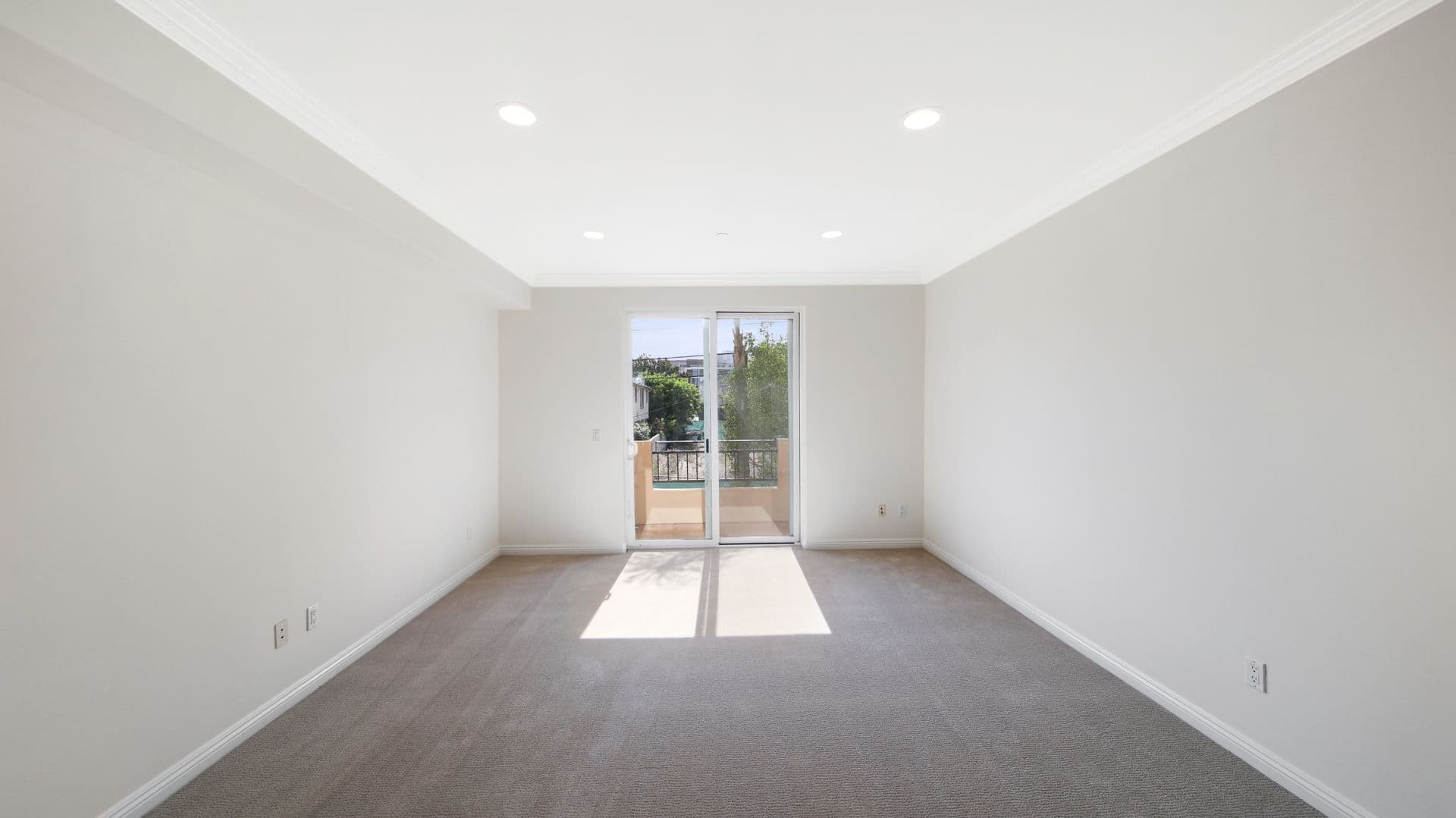 LOS ANGELES Apartment: 9401 ALCOTT ST.
