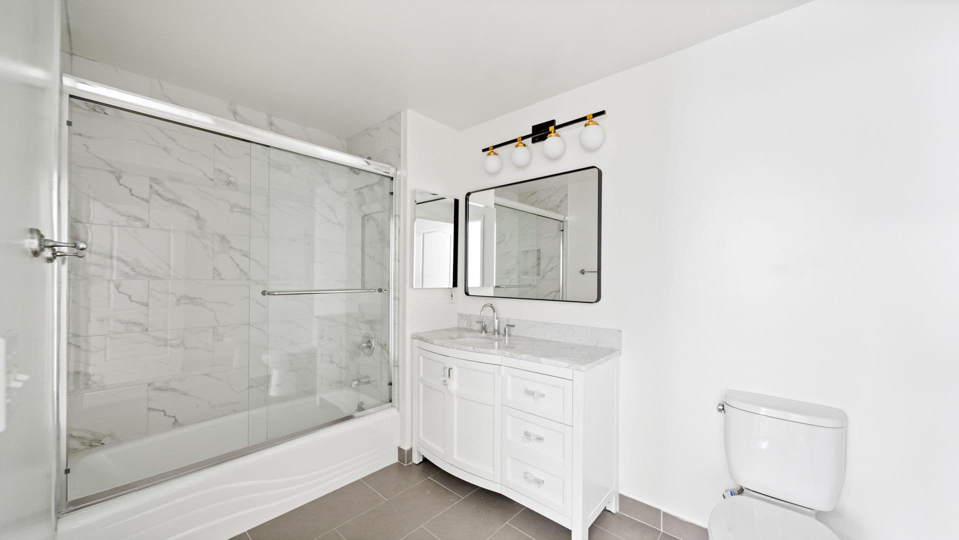 LOS ANGELES Apartment: 2335 S. BENTLEY AVE.