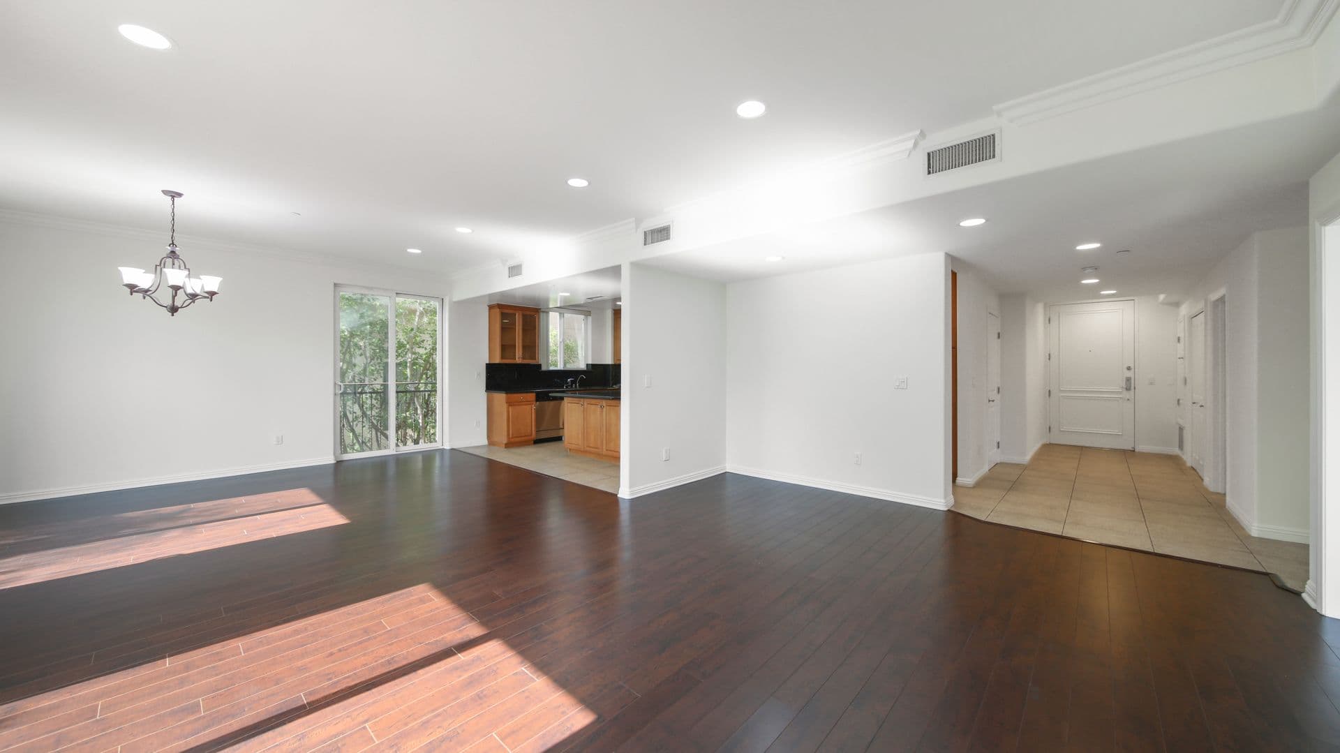 LOS ANGELES Apartment: 9401 ALCOTT ST.