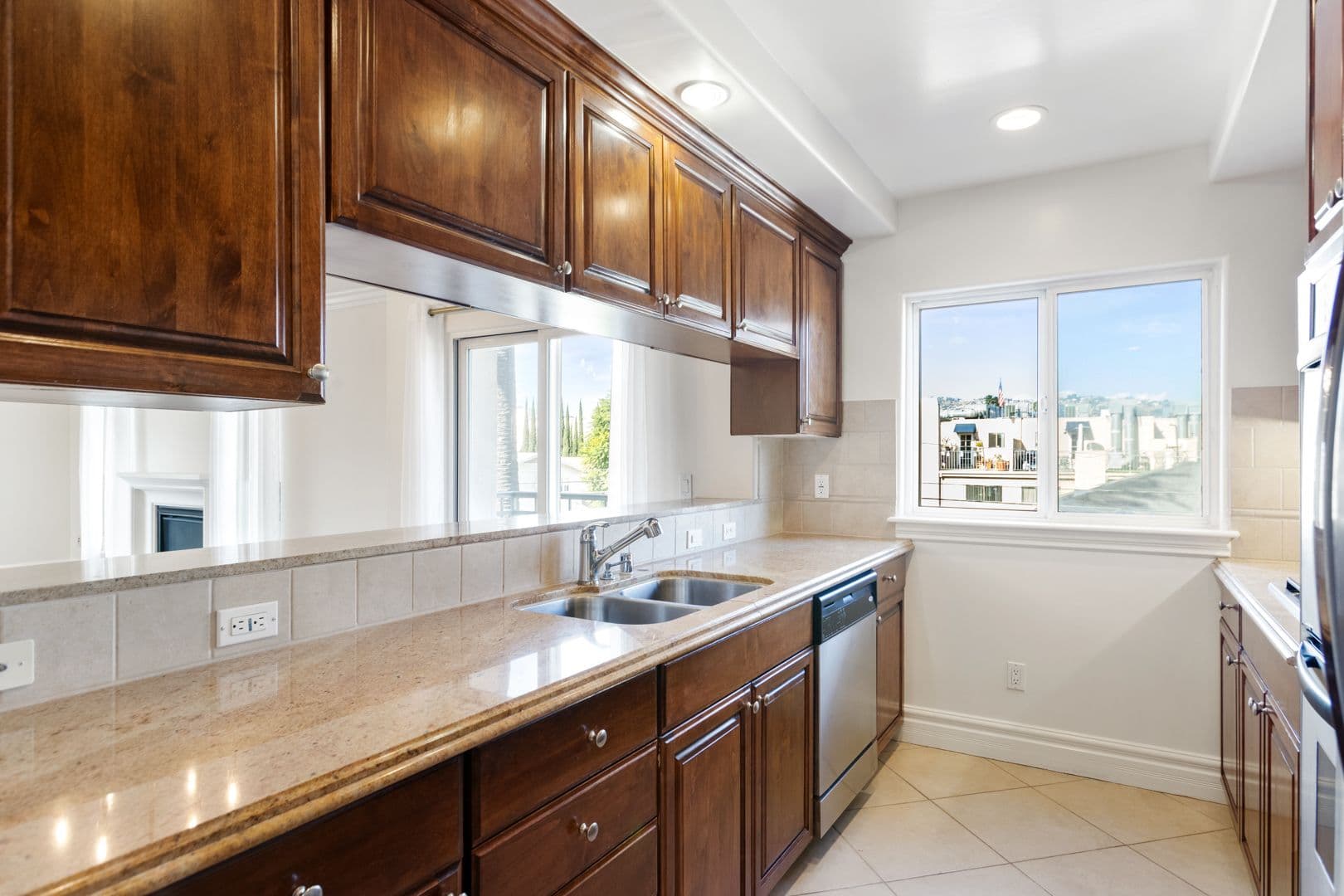 LOS ANGELES Apartment: 8610 CHALMERS DRIVE
