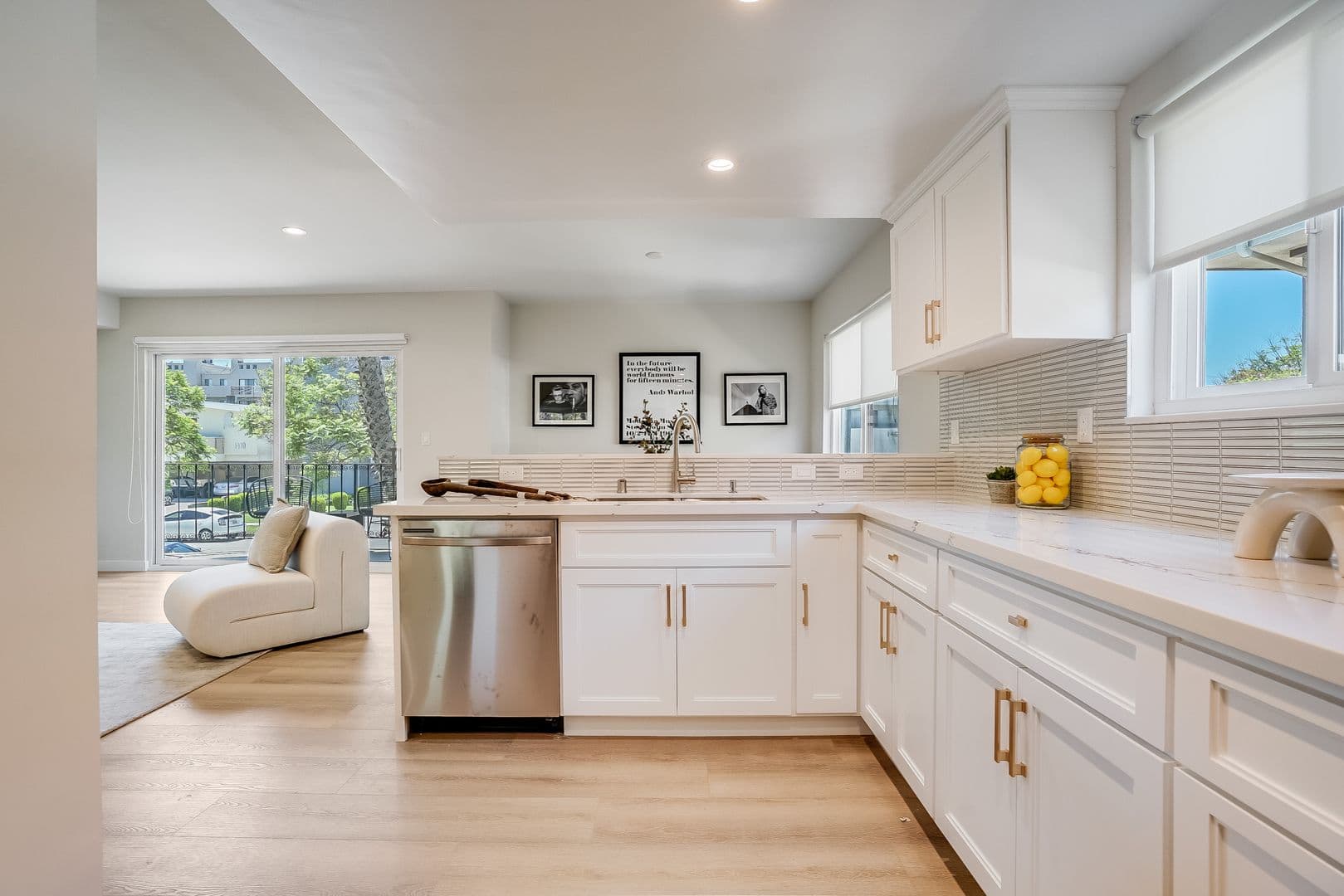 LOS ANGELES Apartment: 1470 S. REXFORD DRIVE