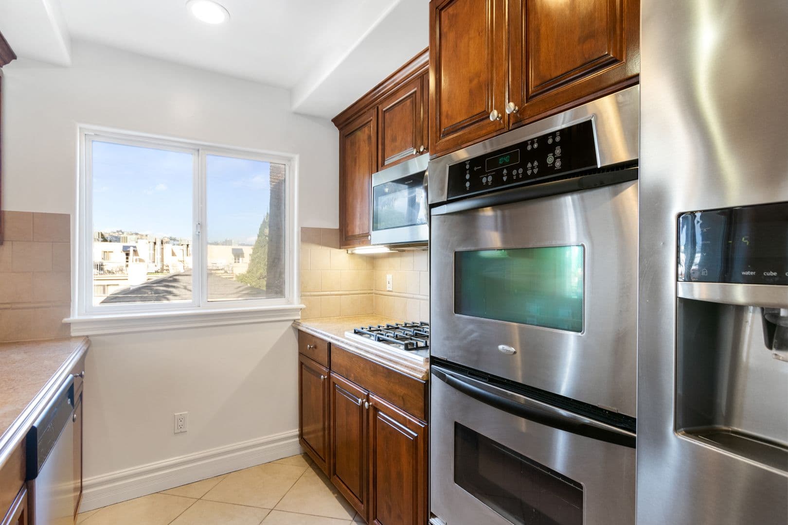 LOS ANGELES Apartment: 8610 CHALMERS DRIVE