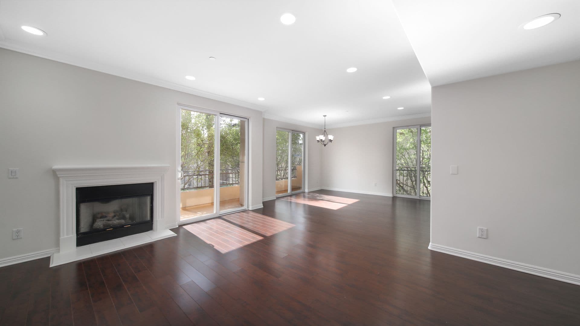 LOS ANGELES Apartment: 9401 ALCOTT ST.