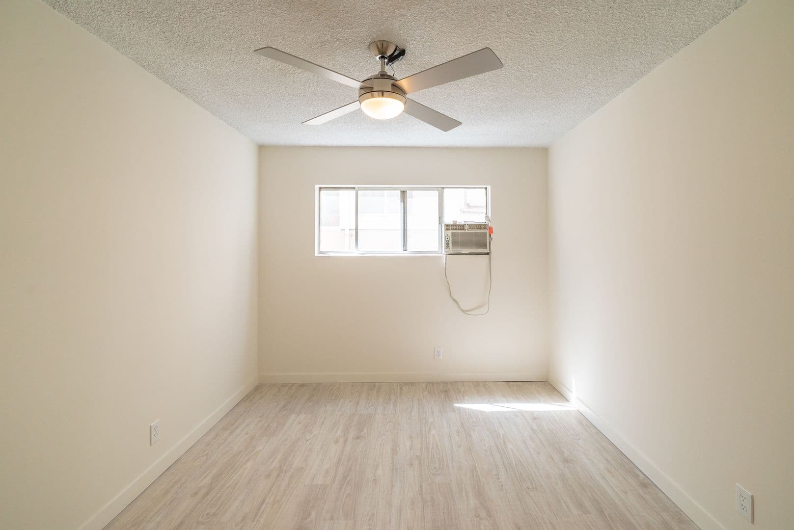WEST HOLLYWOOD Apartment: 7548 HAMPTON AVE.