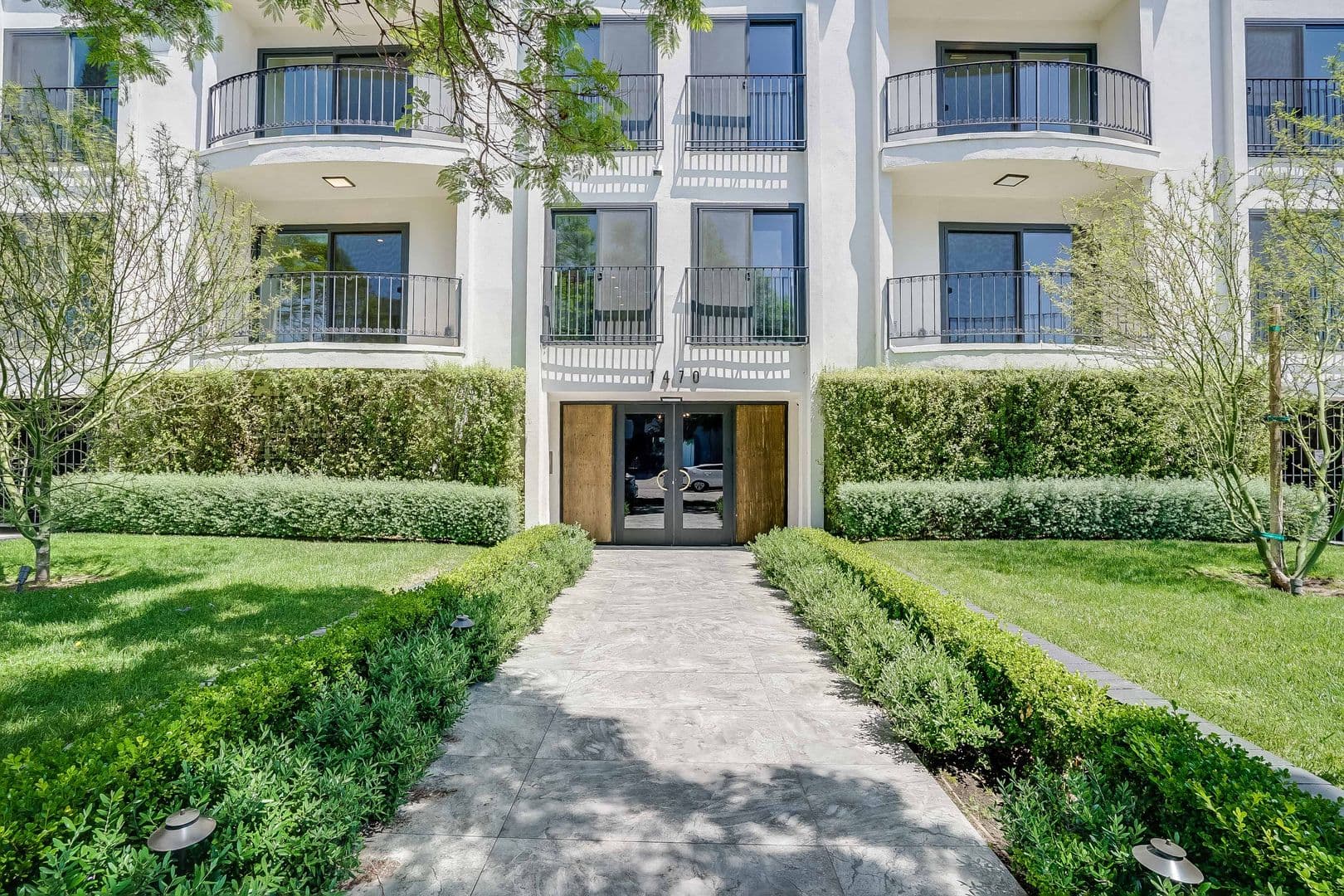 LOS ANGELES Apartment: 1470 S. REXFORD DRIVE