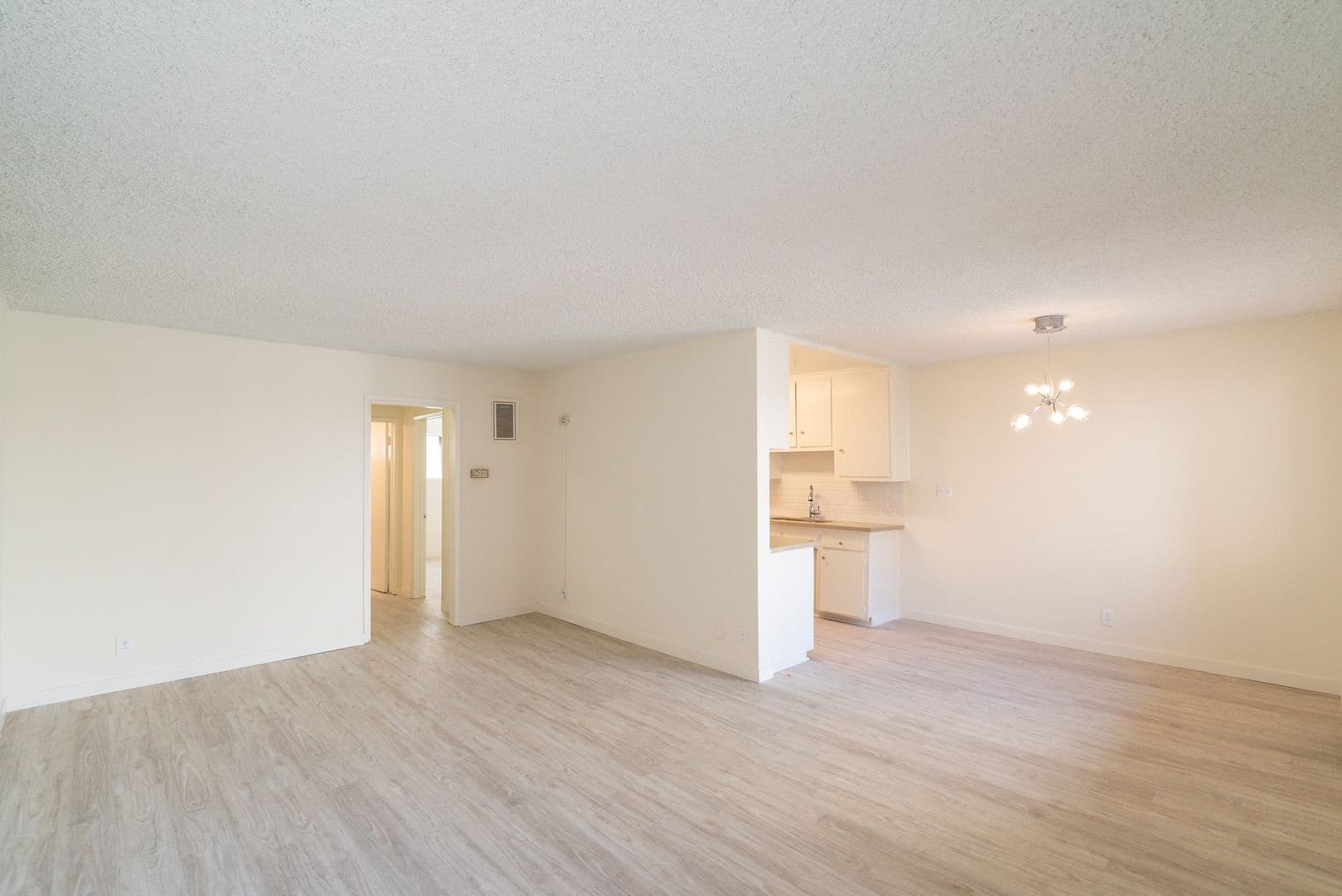 WEST HOLLYWOOD Apartment: 7548 HAMPTON AVE.