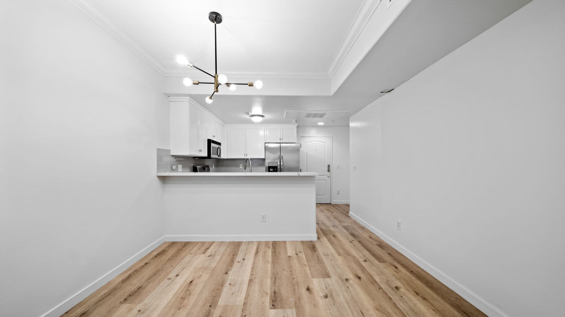 LOS ANGELES Apartment: 2335 S. BENTLEY AVE.