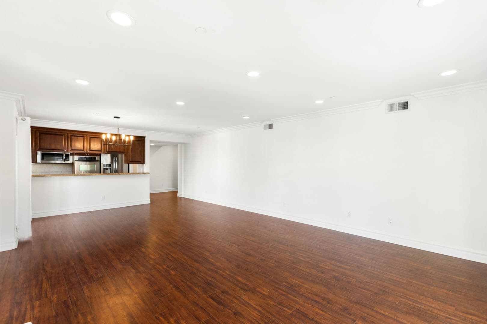 LOS ANGELES Apartment: 8610 CHALMERS DRIVE