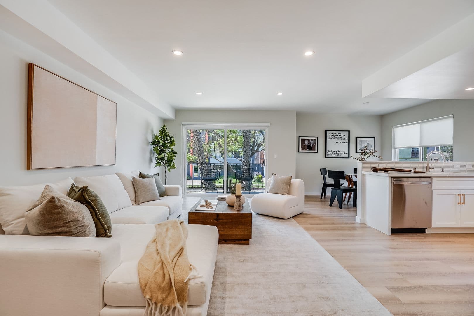 LOS ANGELES Apartment: 1470 S. REXFORD DRIVE