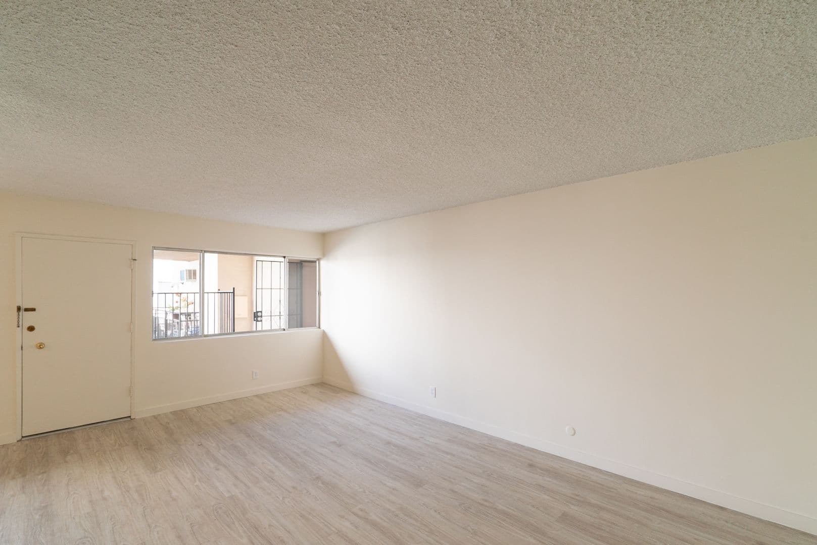 WEST HOLLYWOOD Apartment: 7548 HAMPTON AVE.