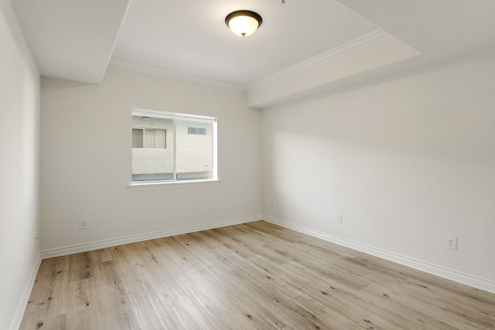 LOS ANGELES Apartment: 3328 OAKHURST AVE.