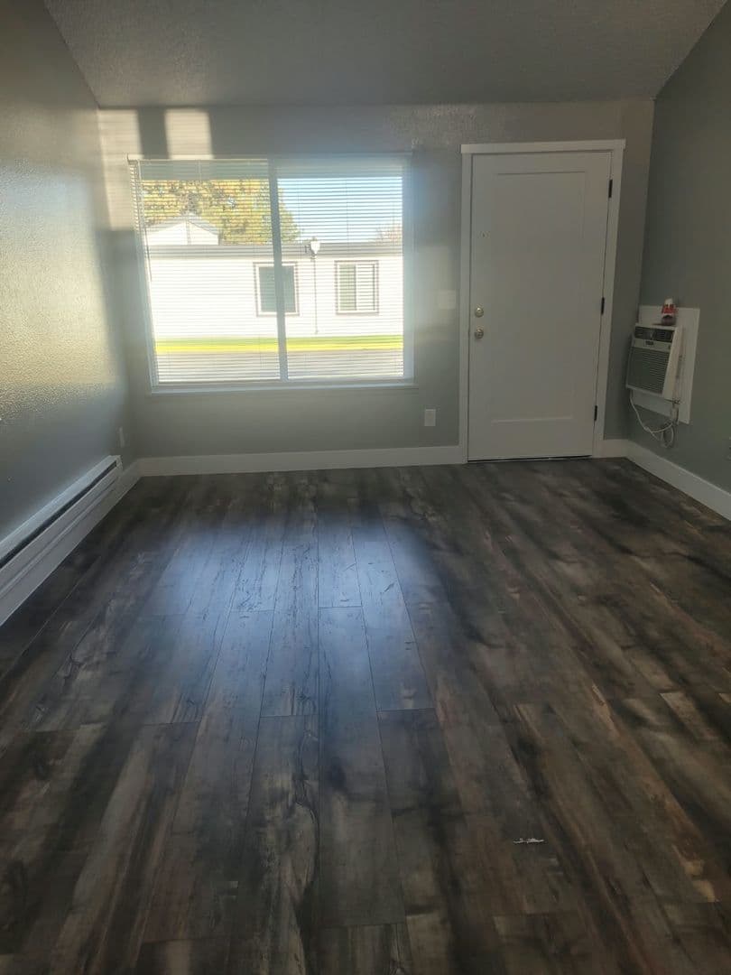 Kennewick Apartment: 505 S. Olympia St