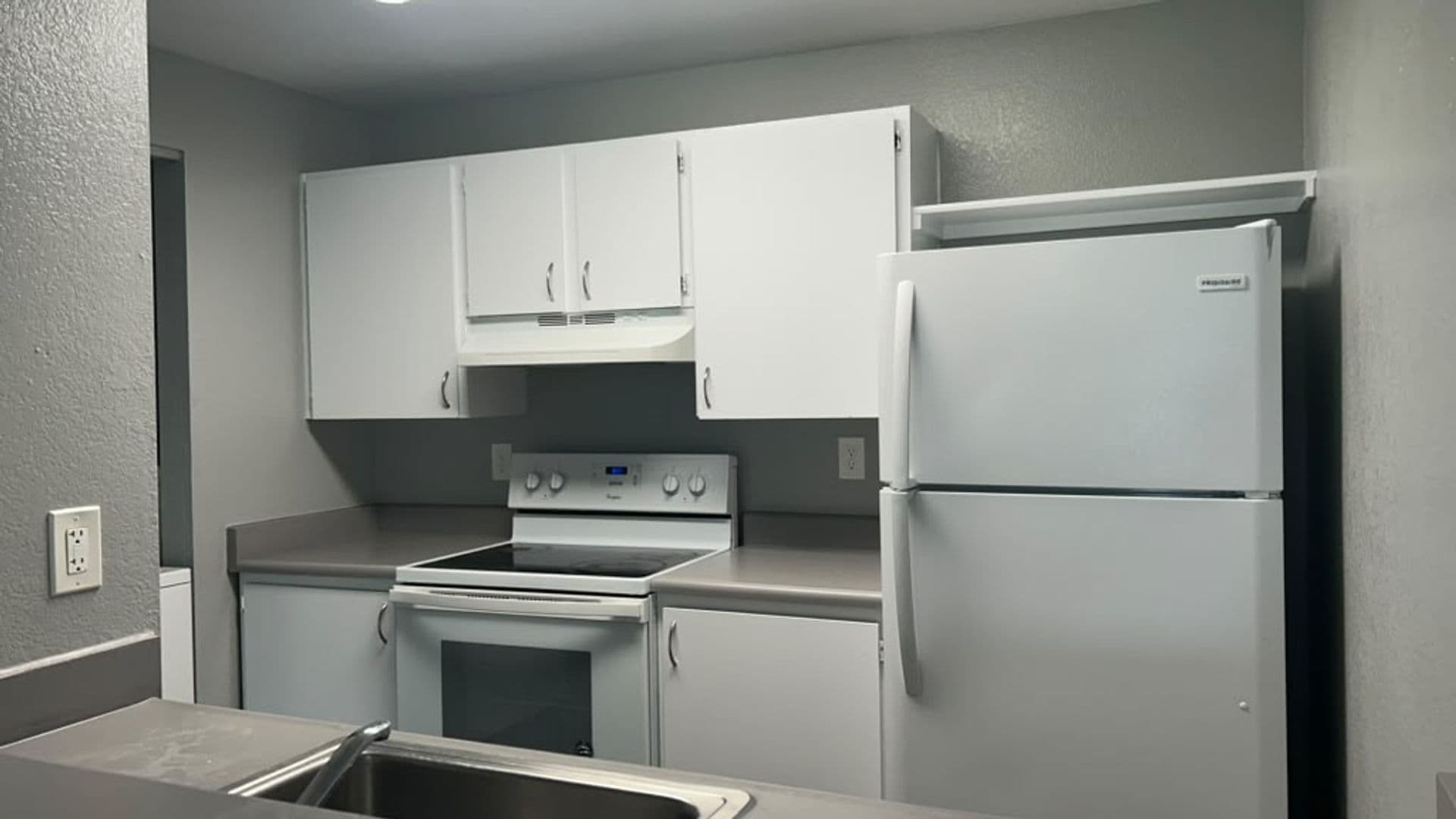 Kennewick Apartment: 1107 West 5th Avenue