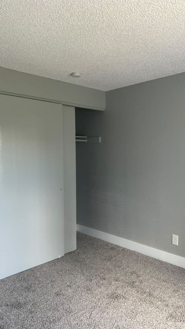 Kennewick Apartment: 1107 West 5th Avenue
