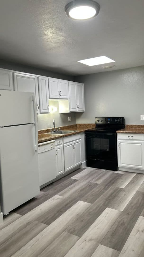 Kennewick Apartment: 505 S. Olympia St