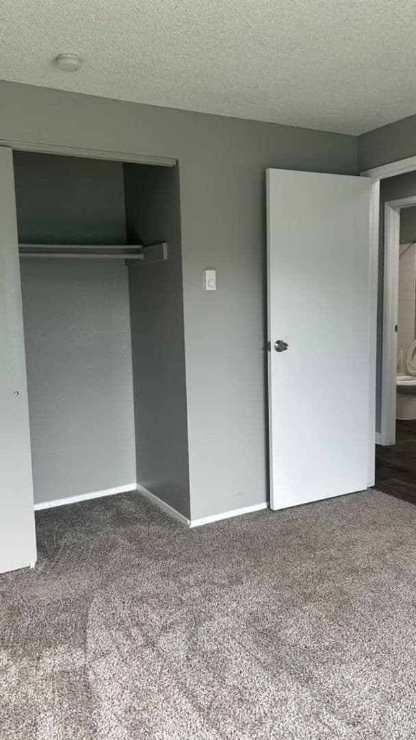 Kennewick Apartment: 1107 West 5th Avenue