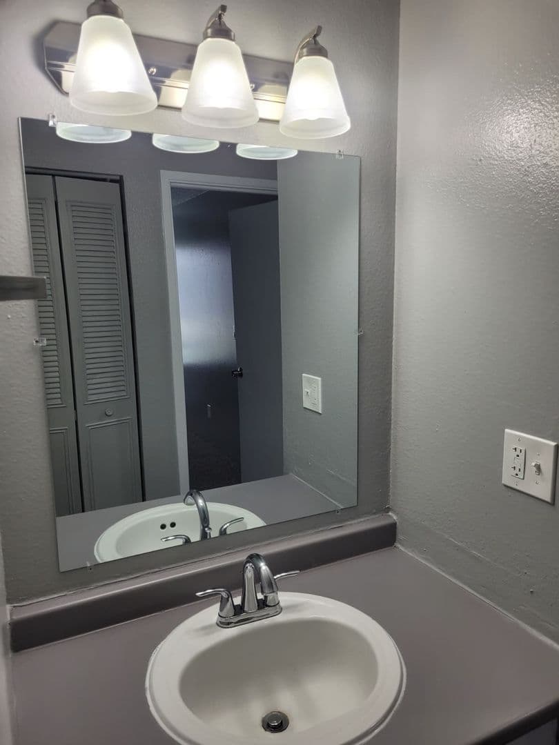 Kennewick Apartment: 505 S. Olympia St