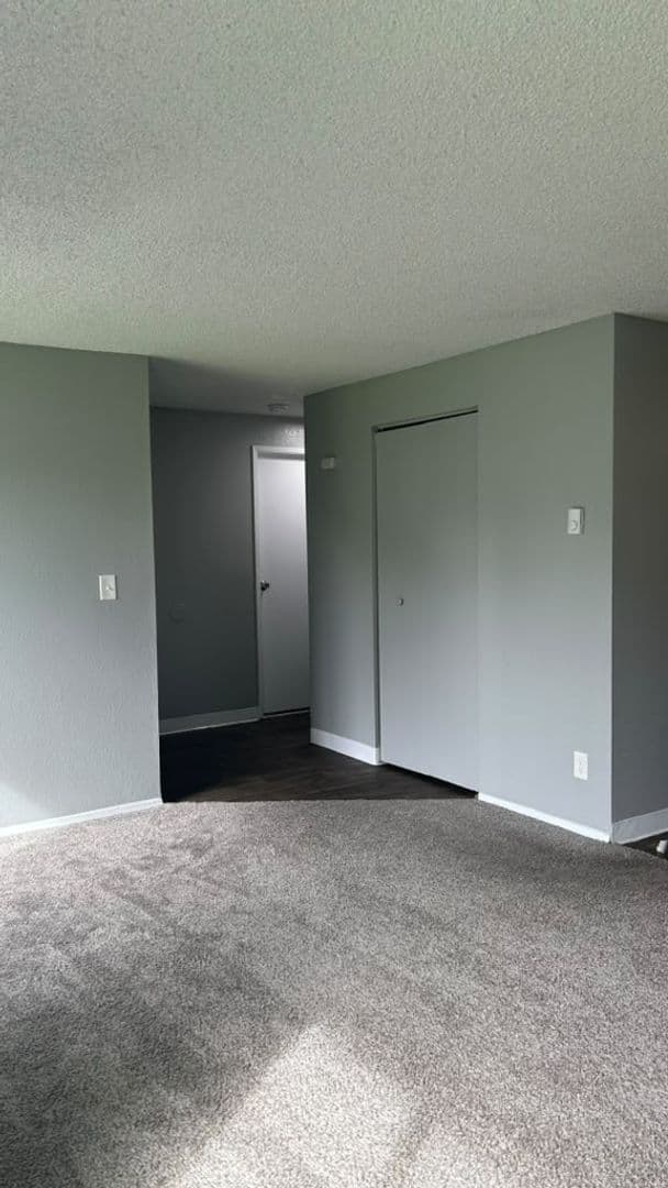 Kennewick Apartment: 1107 West 5th Avenue