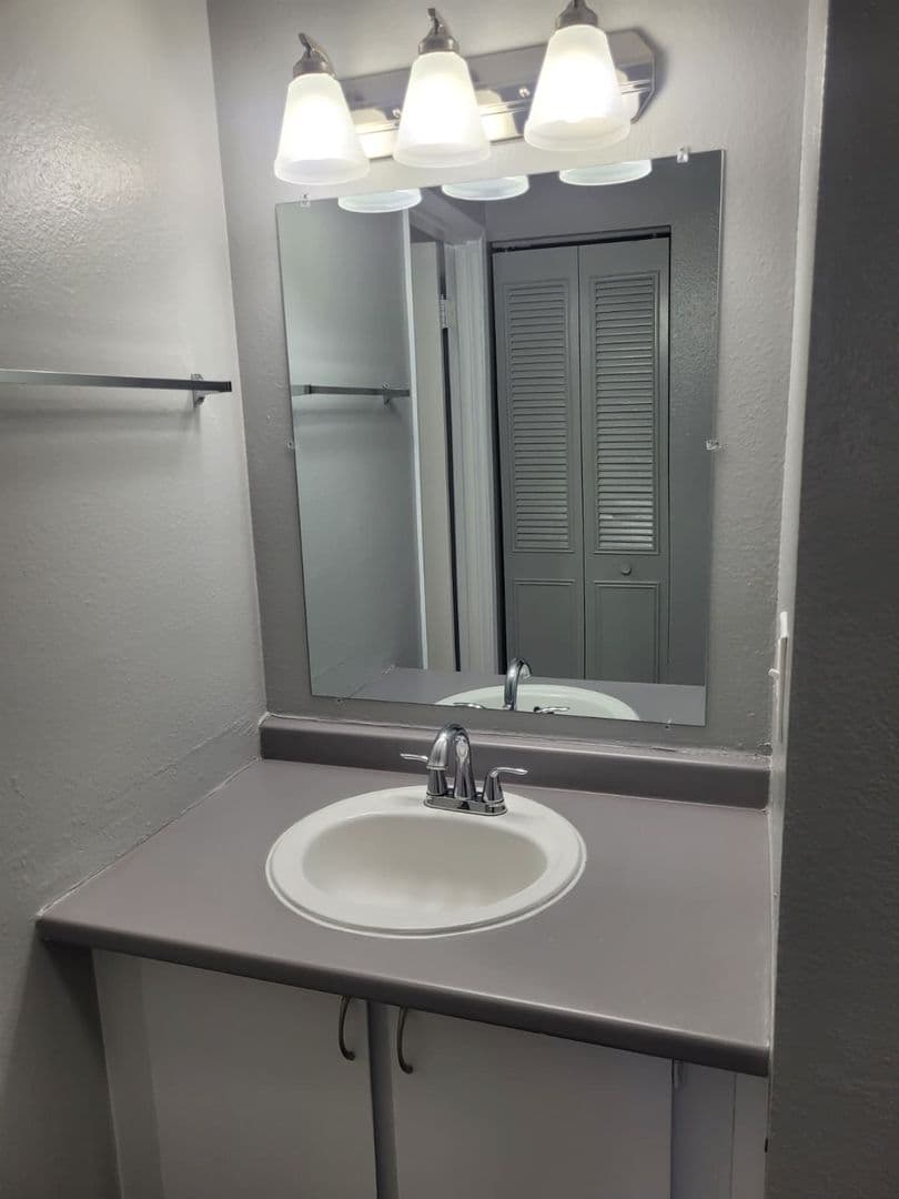 Kennewick Apartment: 505 S. Olympia St