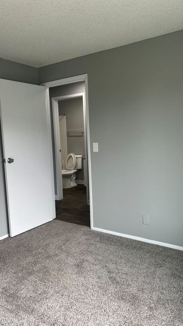 Kennewick Apartment: 1107 West 5th Avenue