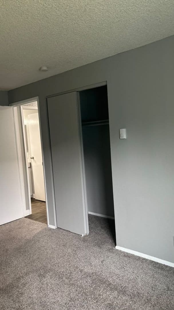Kennewick Apartment: 1107 West 5th Avenue
