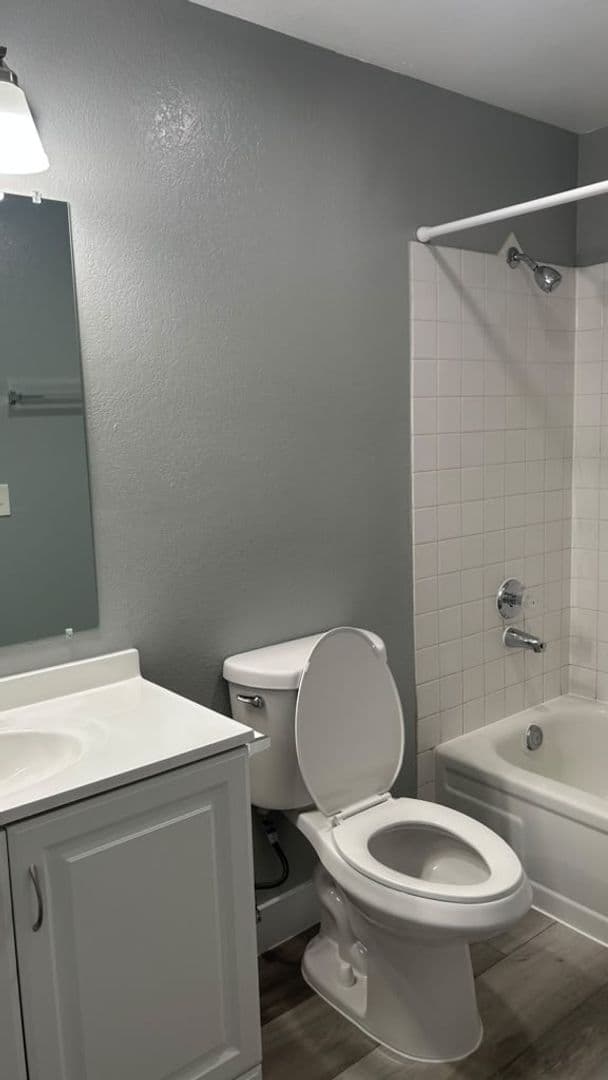Kennewick Apartment: 1107 West 5th Avenue