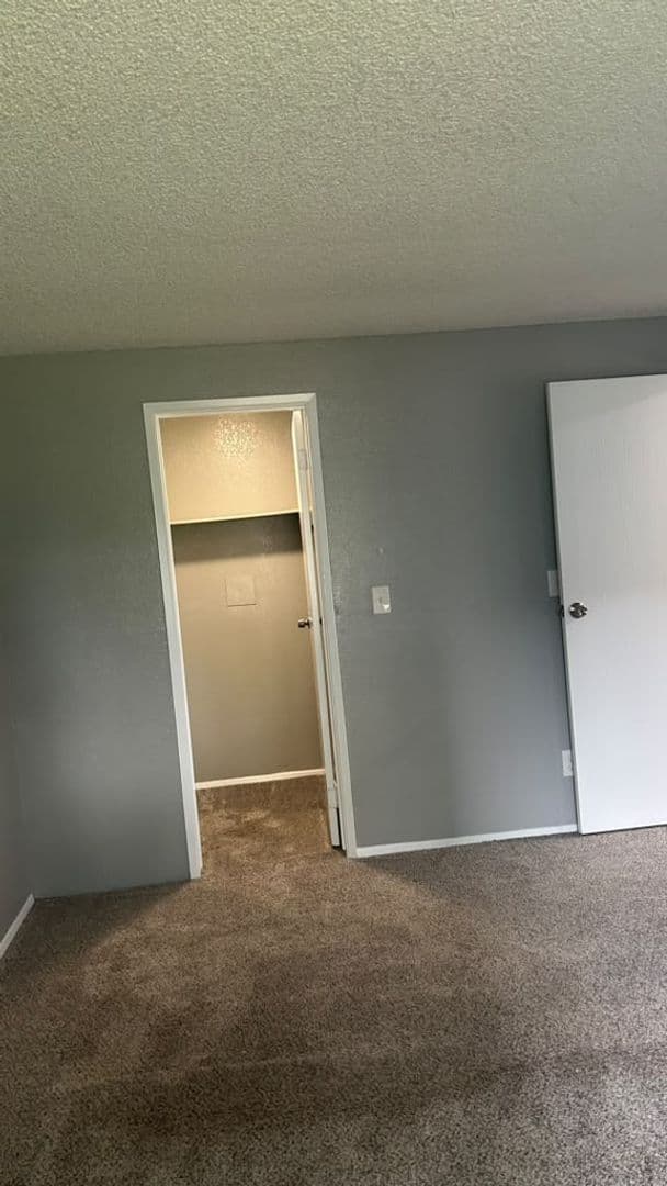 Kennewick Apartment: 1107 West 5th Avenue