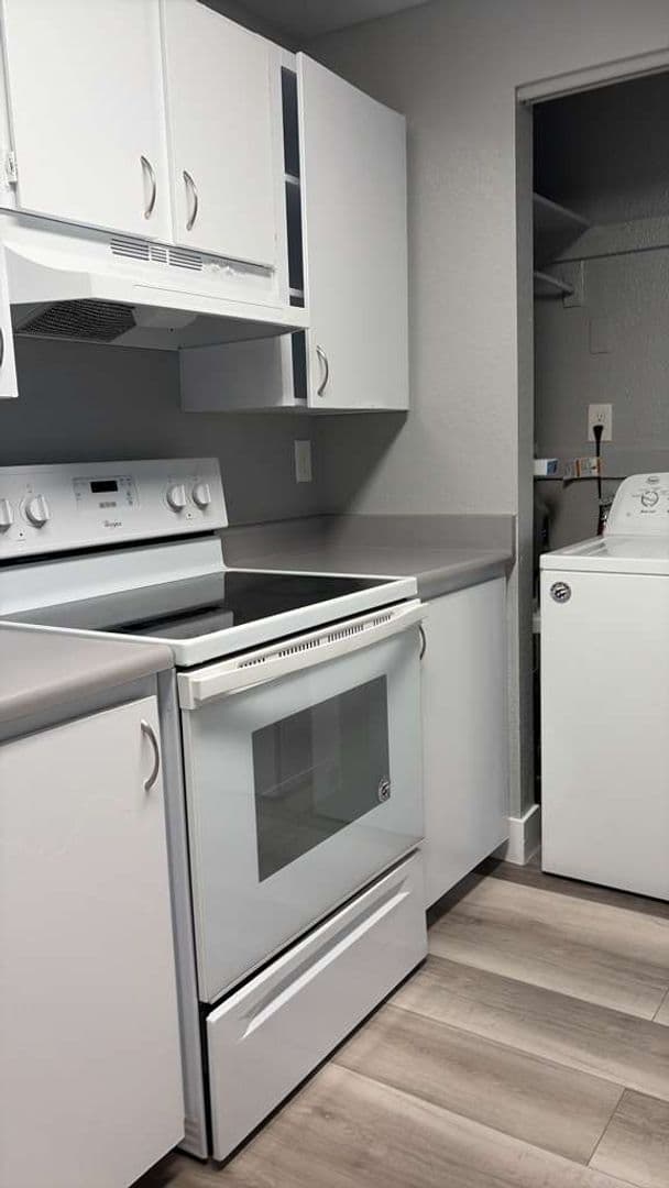 Kennewick Apartment: 1107 West 5th Avenue