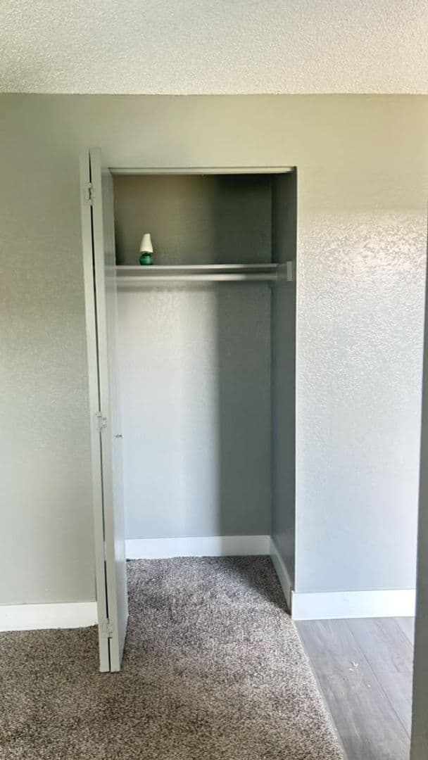 Kennewick Apartment: 1107 West 5th Avenue