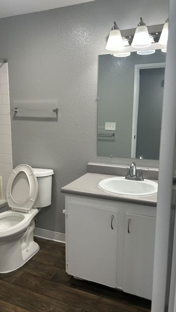 Kennewick Apartment: 1107 West 5th Avenue