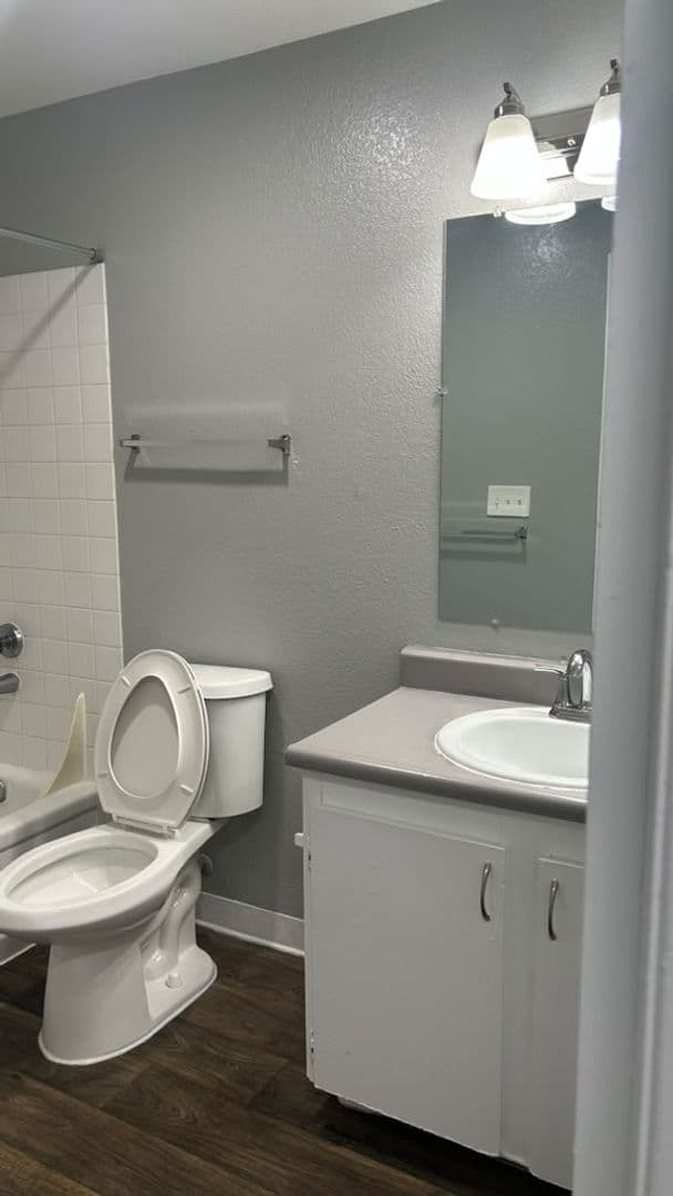 Kennewick Apartment: 1107 West 5th Avenue