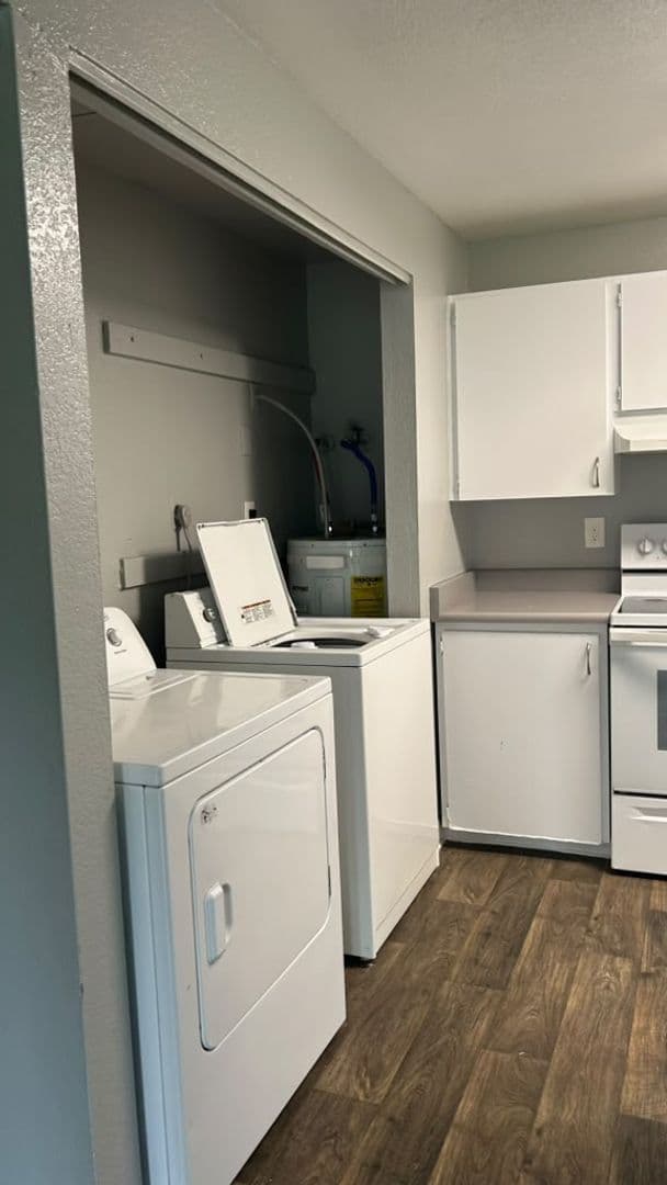 Kennewick Apartment: 1107 West 5th Avenue