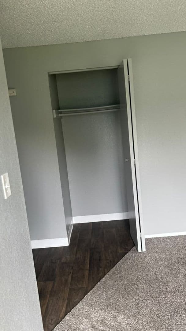 Kennewick Apartment: 1107 West 5th Avenue