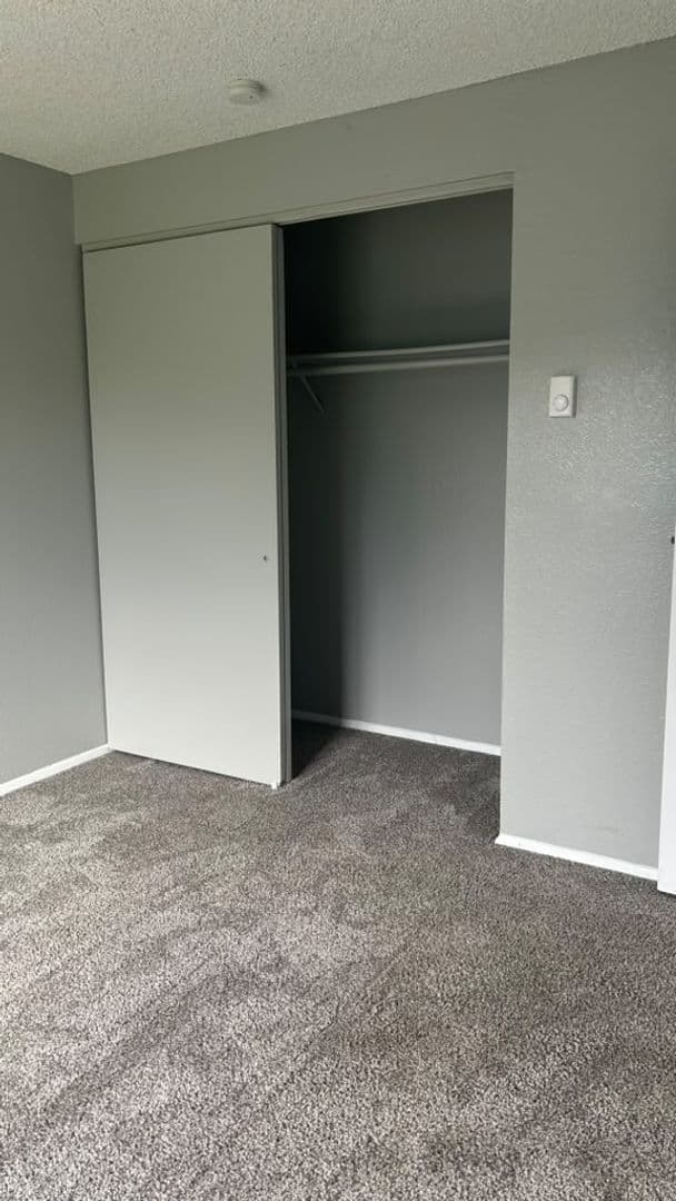 Kennewick Apartment: 1107 West 5th Avenue