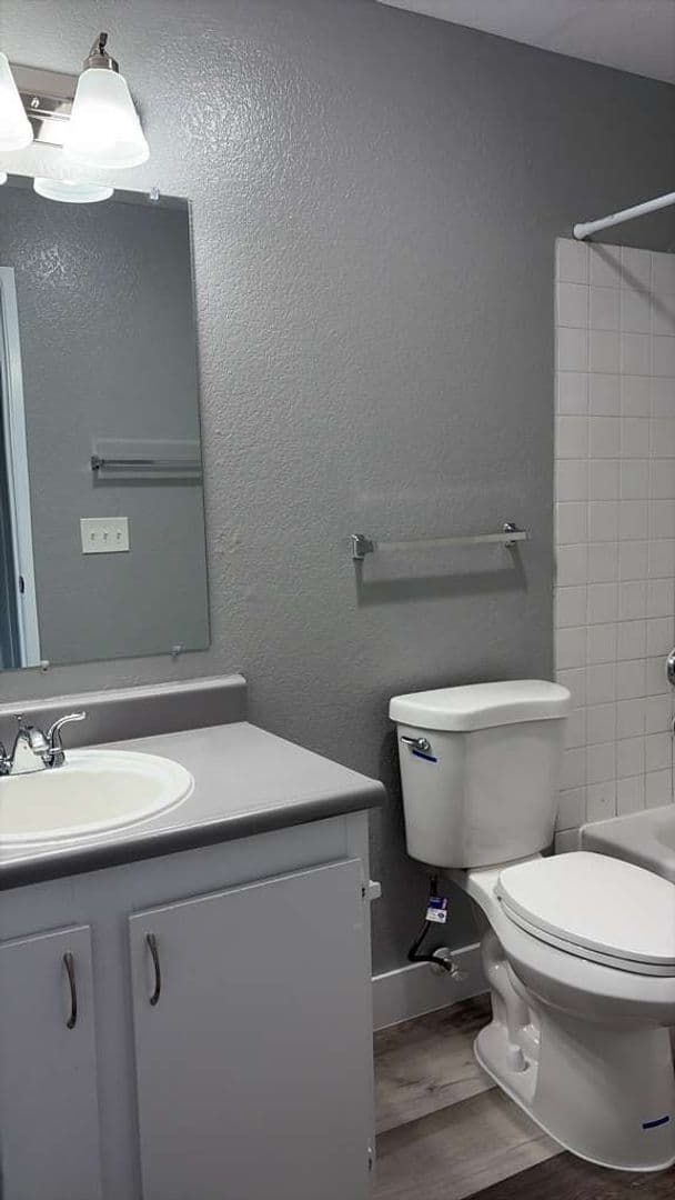 Kennewick Apartment: 1107 West 5th Avenue